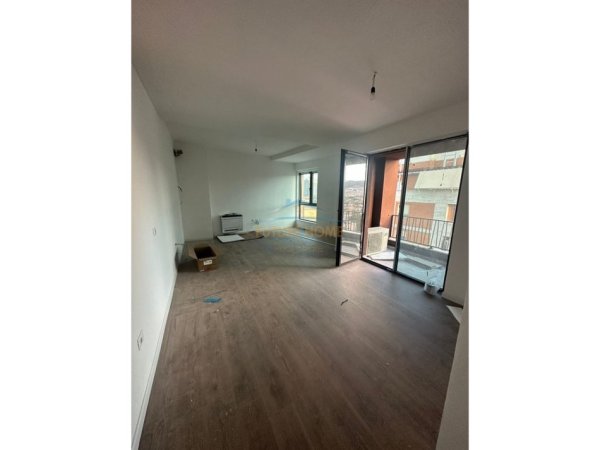 Tirane, jepet me qera zyre Kati 6, 93 m² 1.000 € (Myslym Shyri , Prane Kastratit)