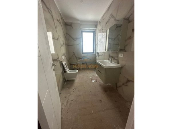 Tirane, jepet me qera zyre Kati 6, 93 m² 1.000 € (Myslym Shyri , Prane Kastratit)