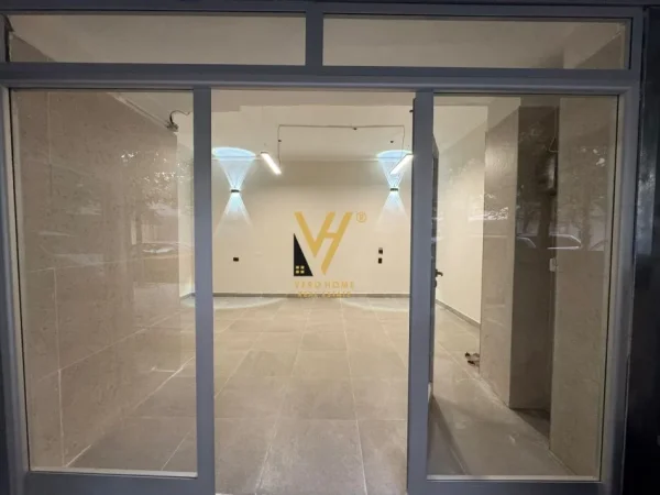 Tirane, jepet me qera dyqan Kati 0, 30 m² 400 € (IRFAN TOMINI)