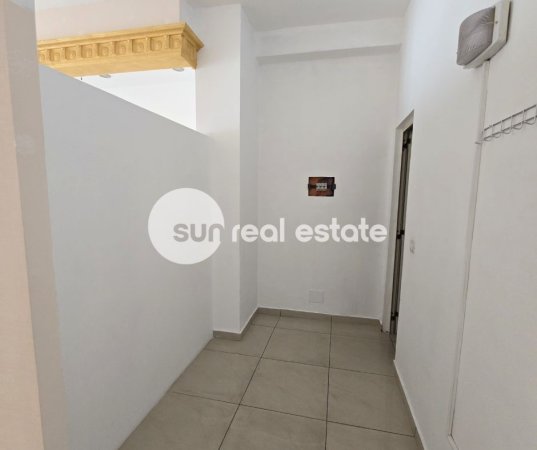 Shkoder, jepet me qera ambjent biznesi Kati 0, 44 m² (PARRUCE)