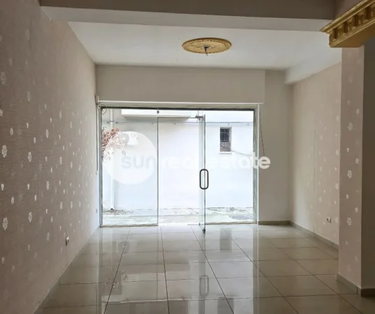 Shkoder, jepet me qera ambjent biznesi Kati 0, 44 m² (PARRUCE)