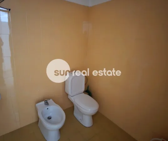 Shkoder, jepet me qera ambjent biznesi Kati 0, 44 m² (PARRUCE)