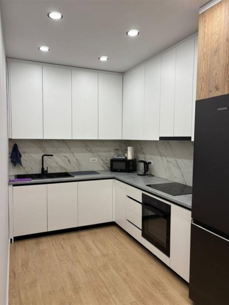Tirane, jepet me qera apartament 2+1+Ballkon Kati 9, 100 m² 650 € (Fusha Aviacionit)
