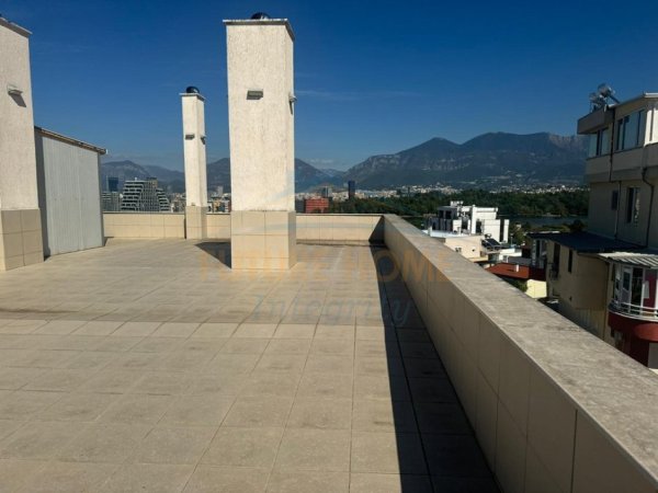 Tirane, jepet me qera apartament+verande | Penthouse 2+1+Aneks+Ballkon Kati 8, 241 m² 2.000 € (Kopeshti Zoologjik)