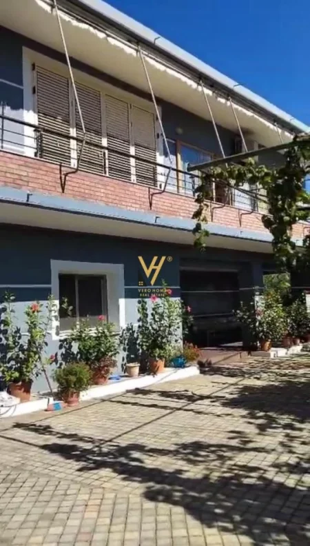 Vlore, shitet Vile 2 Katshe Kati 0, 230 m² 750.000 € (ISH KAMPI I PIONEREVE)