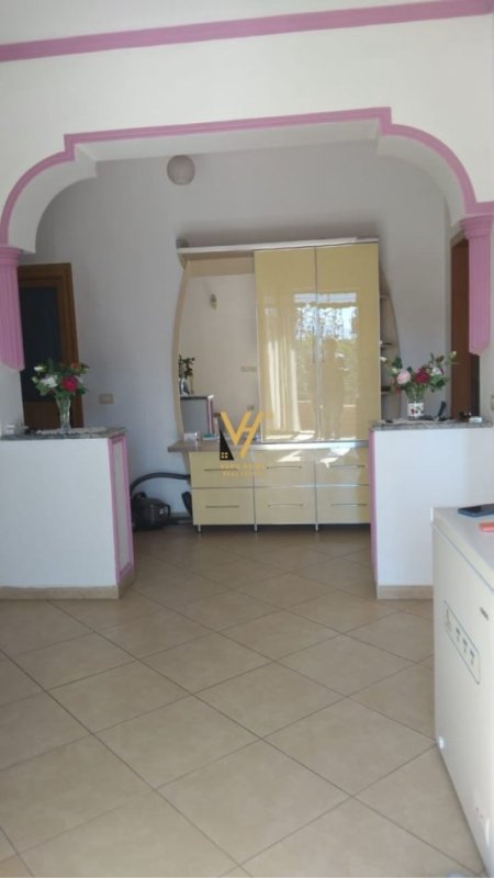 Vlore, shitet Vile 2 Katshe Kati 0, 230 m² 750.000 € (ISH KAMPI I PIONEREVE)