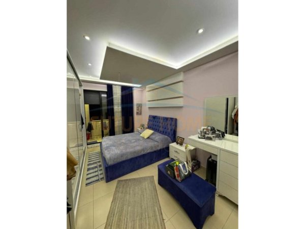 Tirane, shitet apartament Kati 6, 111 m² 222.400 € (UNAZA E RE)