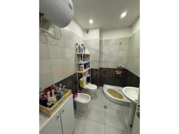 Tirane, shitet apartament Kati 6, 111 m² 222.400 € (UNAZA E RE)
