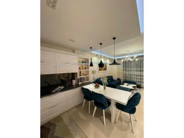 Tirane, shitet apartament Kati 6, 111 m² 222.400 € (UNAZA E RE)