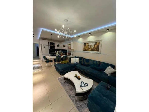 Tirane, shitet apartament Kati 6, 111 m² 222.400 € (UNAZA E RE)