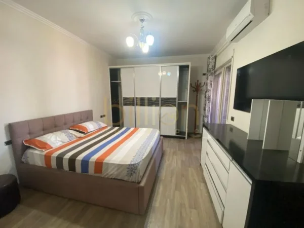 Tirane, shitet apartament 2+1+Ballkon Kati 5, 181 m² 190.000 € (Fresk)