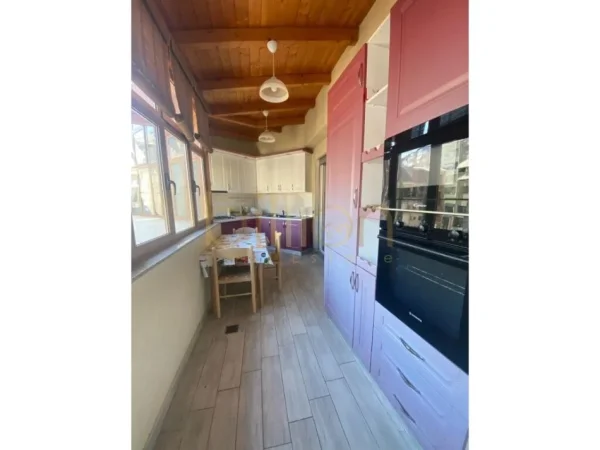 Tirane, shitet apartament 2+1+Ballkon Kati 5, 181 m² 190.000 € (Fresk)