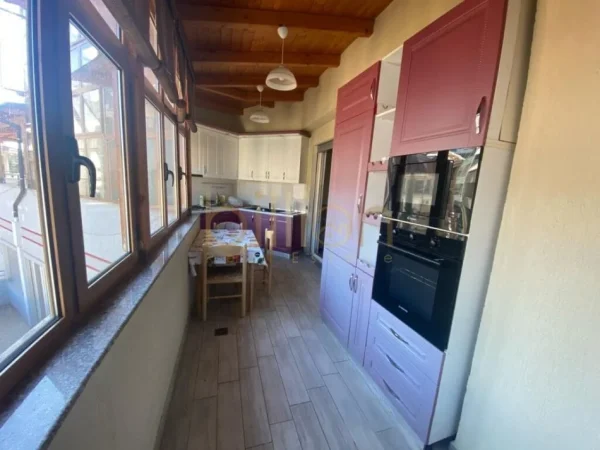 Tirane, shitet apartament 2+1+Ballkon Kati 5, 181 m² 190.000 € (Fresk)