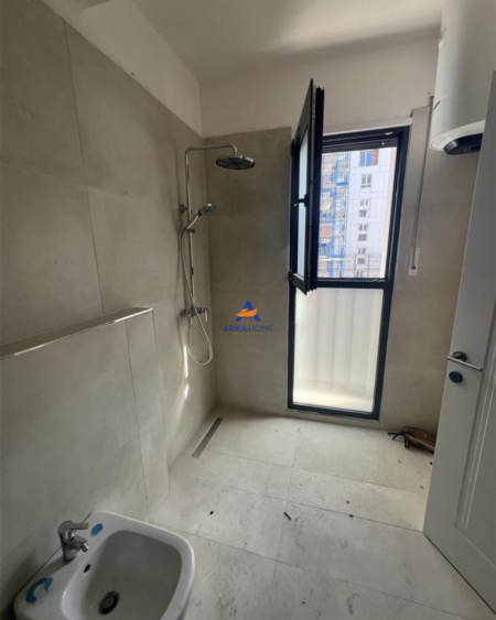 Tirane, jepet me qera apartament 2+1+Ballkon Kati 3, 116 m² 800 € (don bosko)