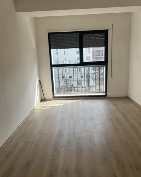 Tirane, jepet me qera apartament 2+1+Ballkon Kati 3, 116 m² 800 € (don bosko)
