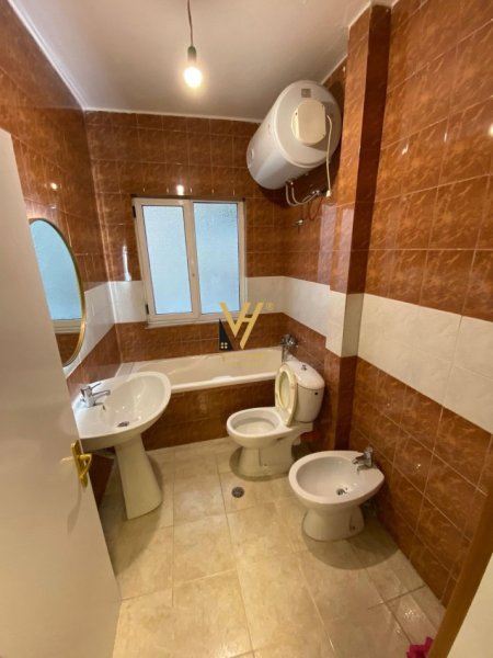 Tirane, jepet me qera apartament 2+1+Ballkon Kati 4, 80 m² 800 € (SHESHI WILLSON)