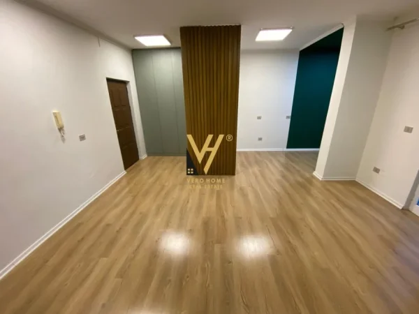 Tirane, jepet me qera apartament 2+1+Ballkon Kati 4, 80 m² 800 € (SHESHI WILLSON)