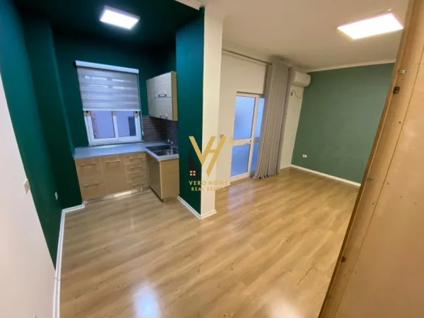 Tirane, jepet me qera apartament 2+1+Ballkon Kati 4, 80 m² 800 € (SHESHI WILLSON)