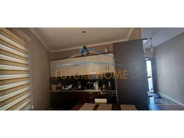 Tirane, shitet apartament Kati 7, 217 m² 165.000 € (FRESKU)