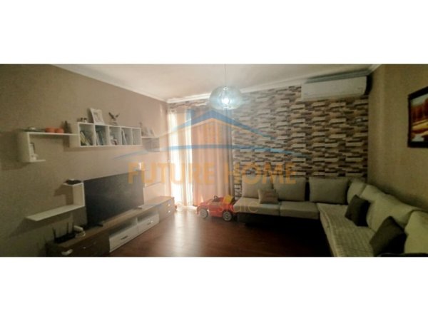 Tirane, shitet apartament Kati 7, 217 m² 165.000 € (FRESKU)