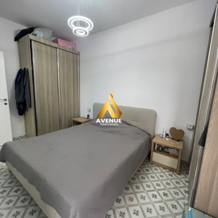 Tirane, jepet me qera apartament 1+1+Ballkon Kati 10, 60 m² 450 € (golden park)