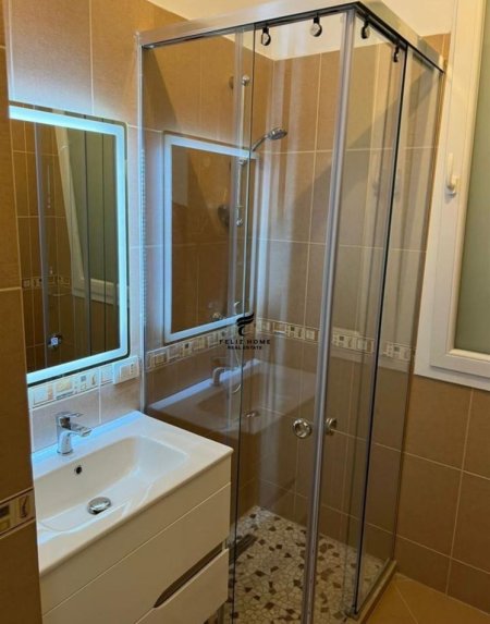 Tirane, jepet me qera apartament 2+1 Kati 4, 100 m² 800 € (rruga gramoz pashko)