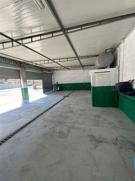 Tirane, jepet me qera ambjent biznesi Kati 0, 250 m² 1.200 € (VAQARR)