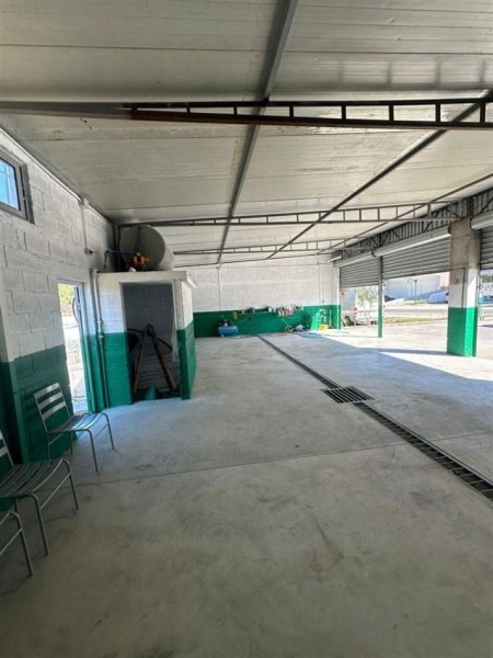 Tirane, jepet me qera ambjent biznesi Kati 0, 250 m² 1.200 € (VAQARR)