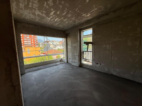 Tirane, shitet apartament Kati 2, 121 m² 229.000 € (RRUGA E ELBASANIT)
