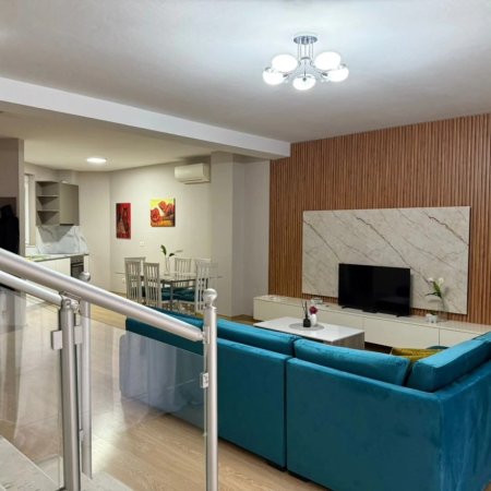 Tirane, jepet me qera apartament duplex 3+1 Kati 0, 150 m² 1.000 € (Kodra e Diellit 1)