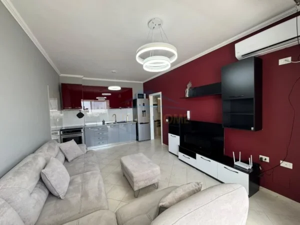 Jepet me qera apartament 2+1 , (rruga Arkitekt Sinani) 700 €