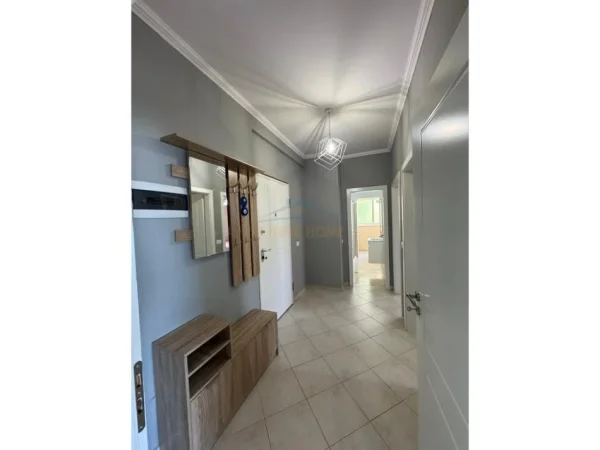 Jepet me qera apartament 2+1 , (rruga Arkitekt Sinani) 700 €