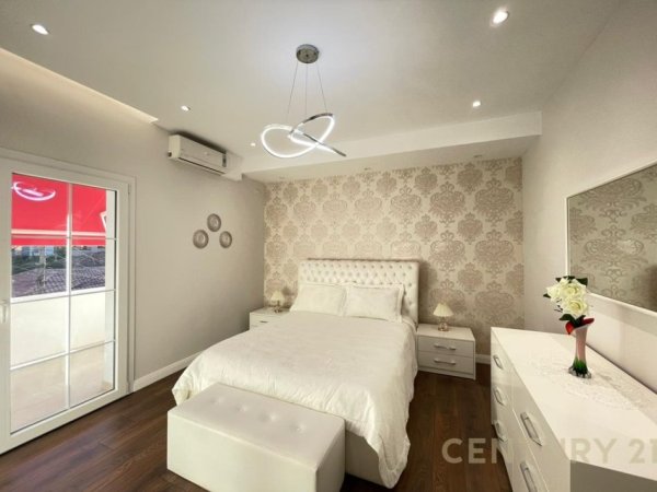Tirane, jepet me qera apartament 2+1 Kati 2, 159 m² 1.200 € (Rr. Durrsit)