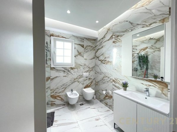 Tirane, jepet me qera apartament 2+1 Kati 2, 159 m² 1.200 € (Rr. Durrsit)