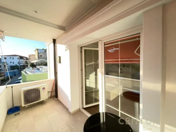 Tirane, jepet me qera apartament 2+1 Kati 2, 159 m² 1.200 € (Rr. Durrsit)