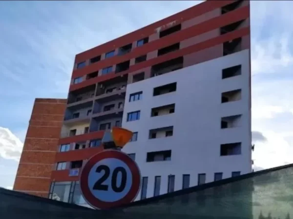 Tirane, shitet apartament Kati 8, 130 m² 156.000 € (Unaza e Re)