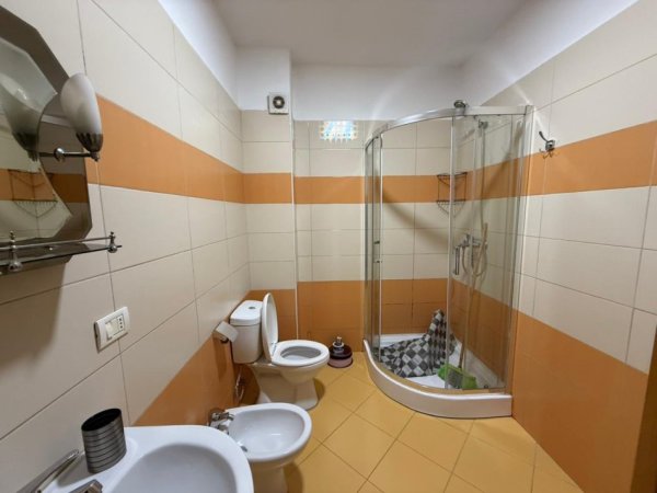 Durres, jepet me qera apartament 2+1+Aneks+Ballkon Kati 4, 111 m² 400 € (Qera 2+1+2 Ish Rajoni Lagja 6 Diambe • 400€ neto)