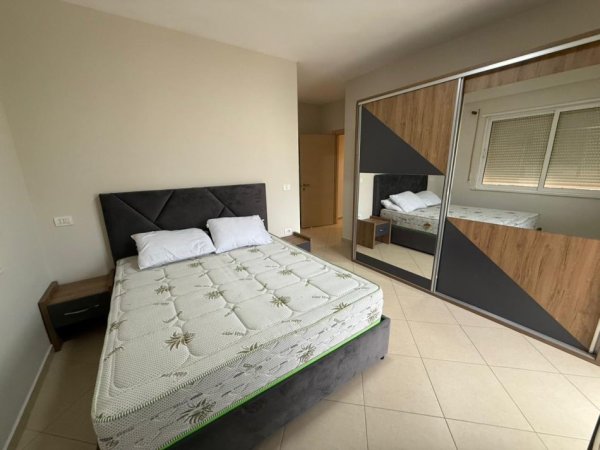 Durres, jepet me qera apartament 2+1+Aneks+Ballkon Kati 4, 111 m² 400 € (Qera 2+1+2 Ish Rajoni Lagja 6 Diambe • 400€ neto)