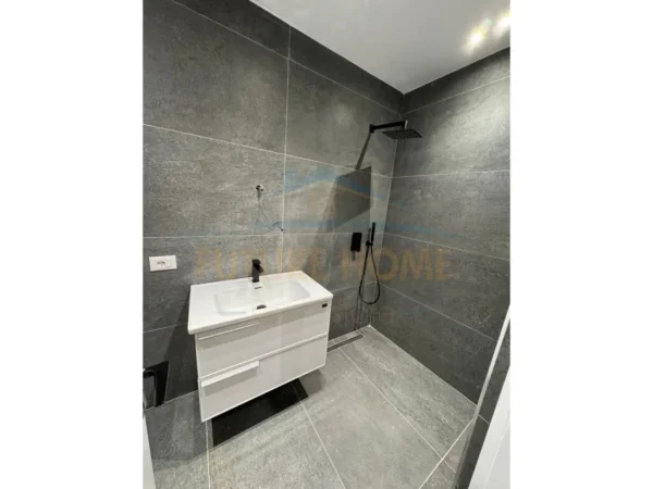 Tirane, shitet apartament Kati 6, 114 m² 200.000 € (UNAZA E RE)