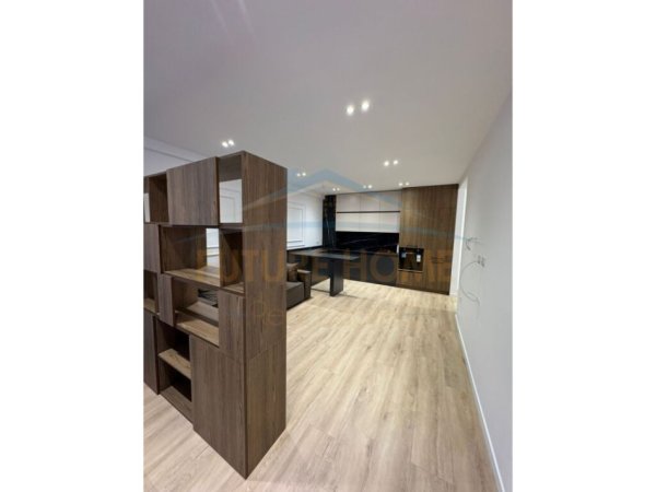 Tirane, shitet apartament Kati 6, 114 m² 200.000 € (UNAZA E RE)