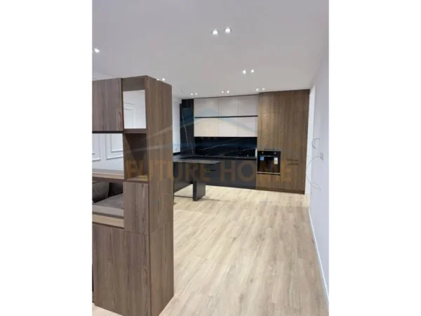 Tirane, shitet apartament Kati 6, 114 m² 200.000 € (UNAZA E RE)