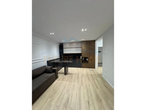 Tirane, shitet apartament Kati 6, 114 m² 200.000 € (UNAZA E RE)