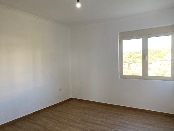 Tirane, shitet apartament 2+1+Ballkon Kati 3, 108 m² 118.000 € (ne Babrru Tirane)