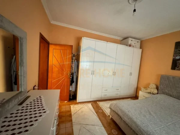 Tirane, shitet apartament , 248 m² 250.000 € 