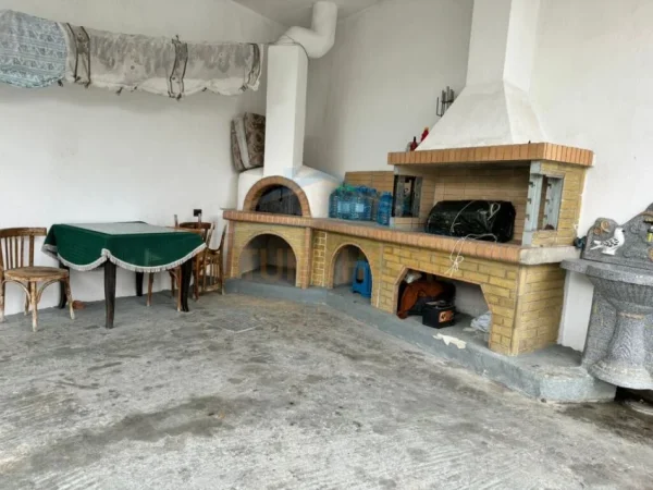 Tirane, shitet apartament , 248 m² 250.000 € 