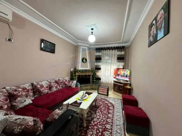 Tirane, shitet apartament , 248 m² 250.000 € 