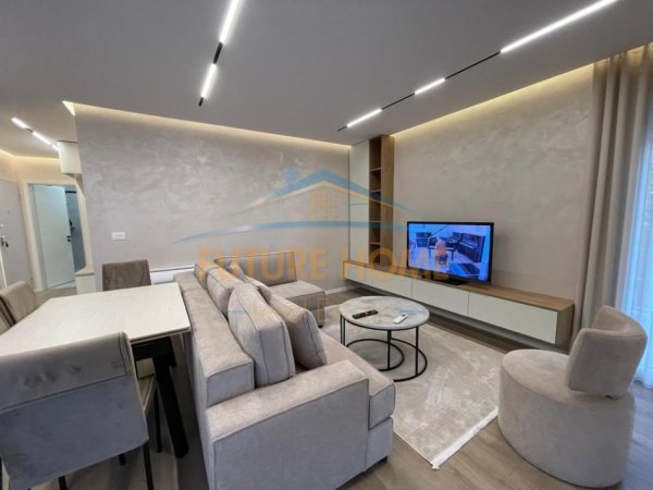 Tirane, shitet apartament Kati 1, 75 m² 200.000 € (XHAMLLIKU)