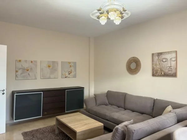 Tirane, jepet me qera apartament 2+1 Kati 2, 90 m² 600 € (rruga ebasanit)