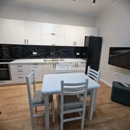 Tirane, jepet me qera apartament 2+1 Kati 1, 75 m² 800 € (Vasil Shanto)