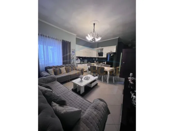 Tirane, shitet apartament Kati 8, 103 m² 155.000 € (UNAZA E RE)